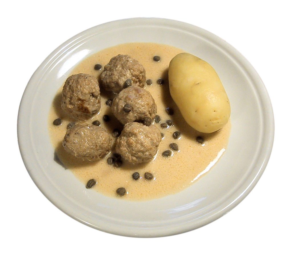 Königsberger Klopse meatballs, capers, and a potato in creamy white sauce.